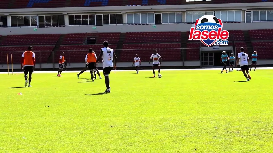 El arquero Alex Rodríguez conversó con los medios