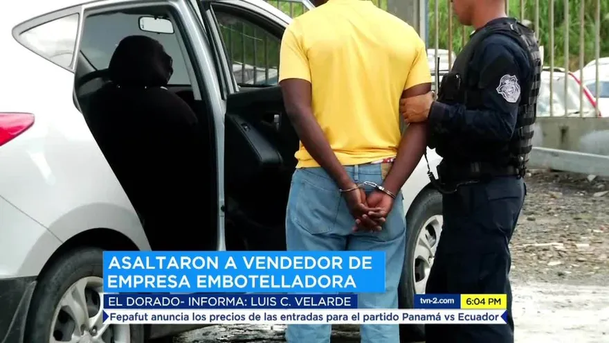 Mujer embarazada y 4 hombres asaltan vehículo de embotelladora