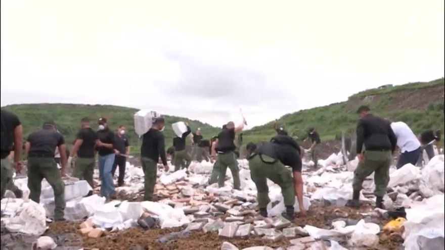Policía panameña quema cerca de 8 toneladas de droga