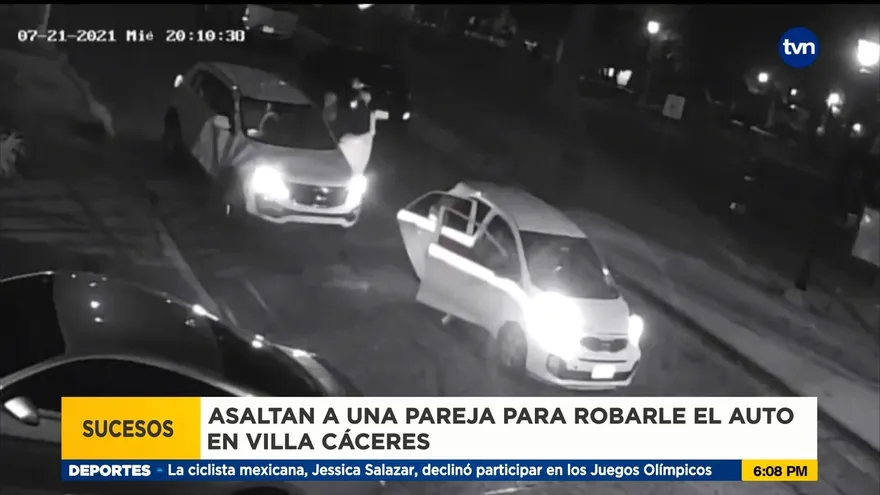 Roban vehículo a pareja en Villa Cáceres