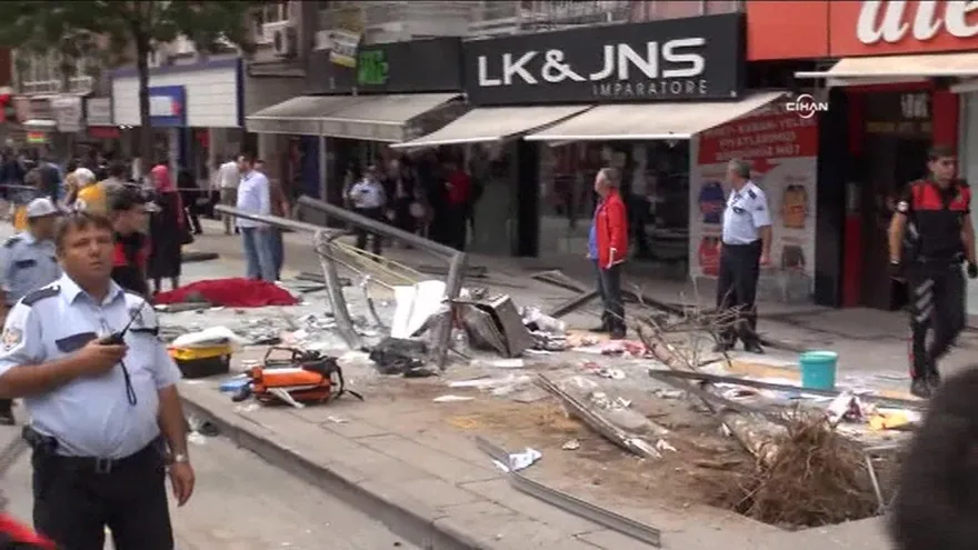 12 muertos al chocar autobús en Turquía