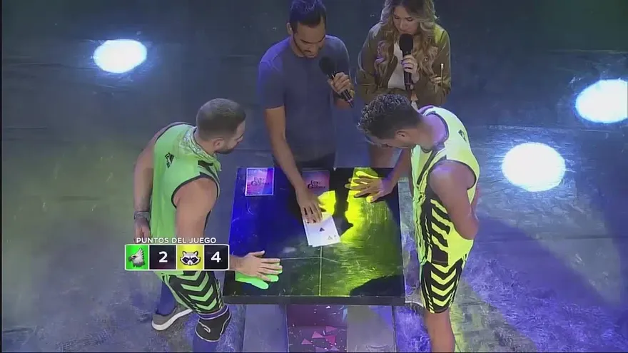 Intensa batalla por ganar en los almohadazos