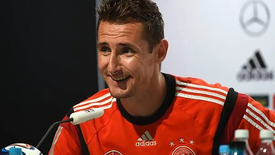 Miroslav Klose será el entrenador de delanteros con Alemania