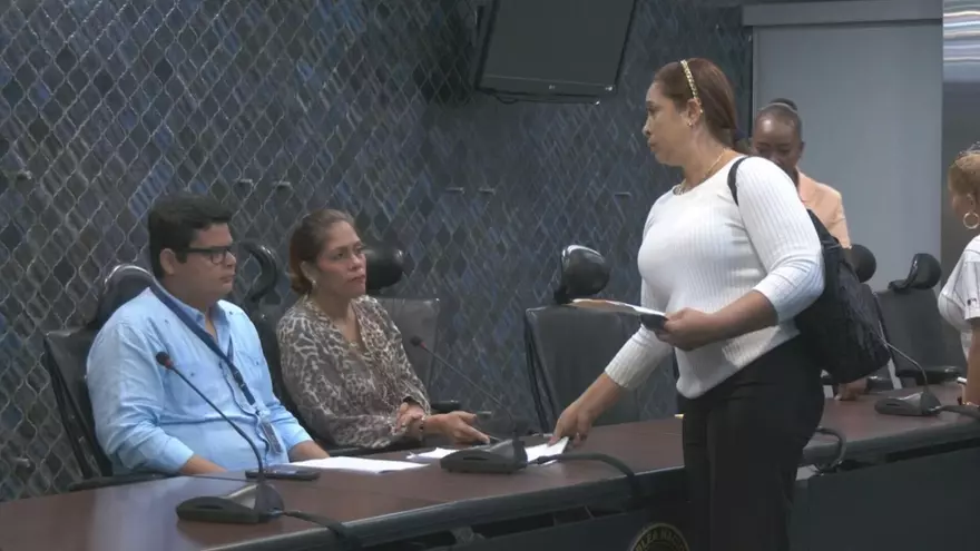 Funcionarios de la Asamblea reclaman pagos retenidos a la Contraloría.