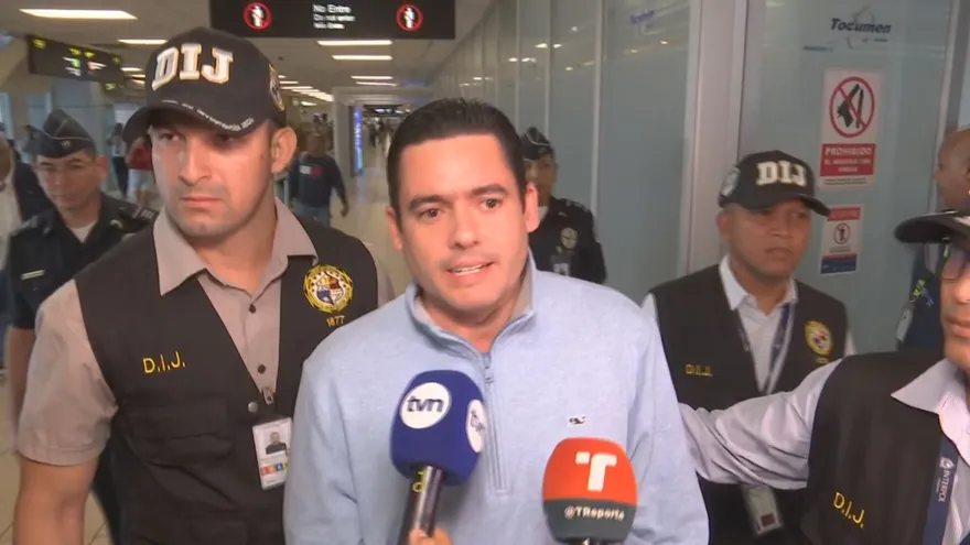 'Soy inocente': Así fueron las primeras declaraciones del exvicepresidente Carrizo a su llegada a Panamá