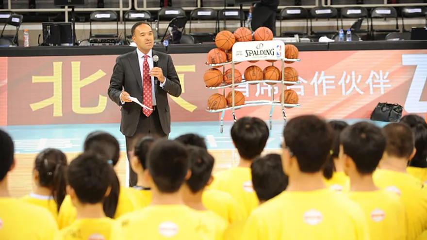 NBA se asocia con China para promover el baloncesto