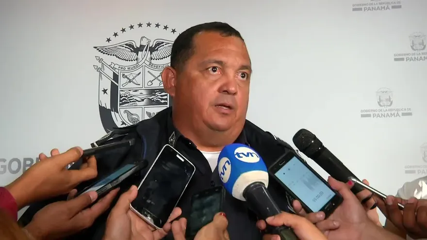 Los policías no pueden usar más su teléfono mientras trabajan