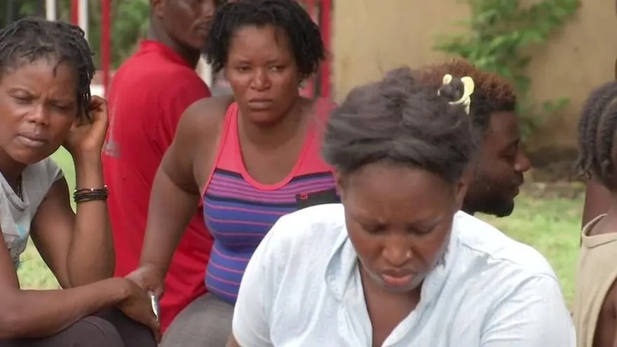 Atienden a migrantes cubanos en la iglesia de Santa Ana