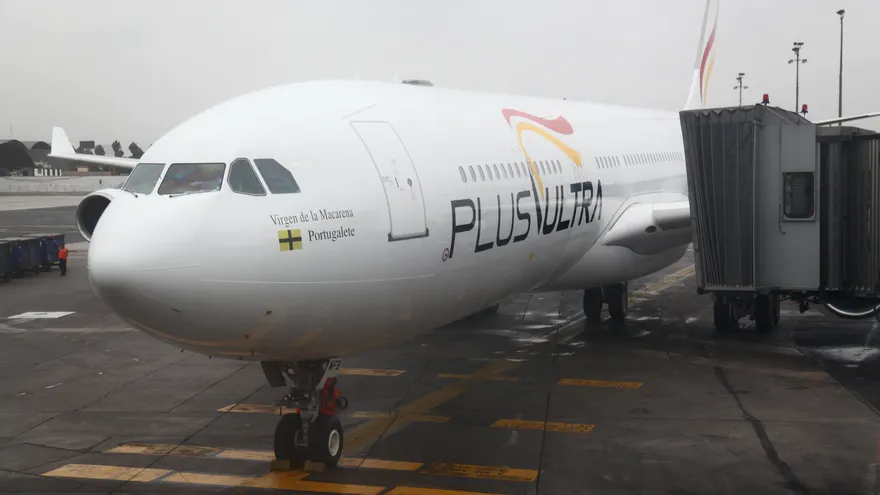 Un avión de la aerolínea española Plus Ultra.