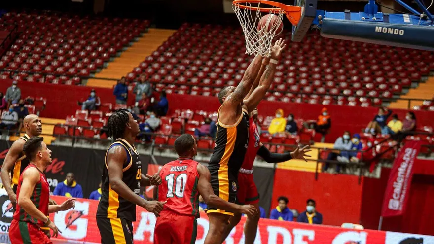 Correcaminos de Colón siguen imparables en el baloncesto de la LPB