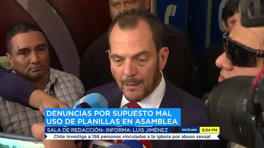 Contralor presenta denuncia contra dos diputados