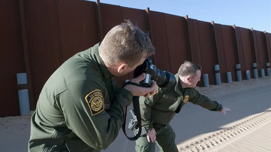 El número de detenciones durante ese primer mes de Trump supuso un descenso del 40 % con respecto al mes anterior y del 26 % con febrero de 2016.