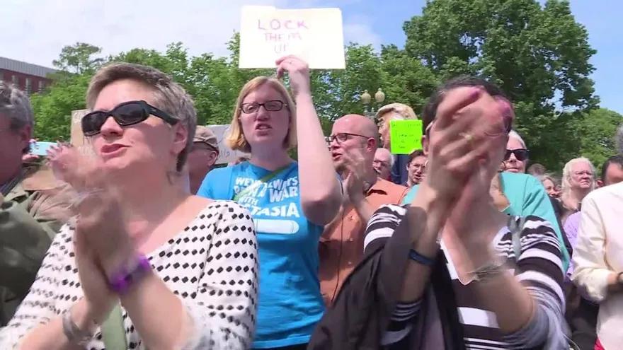 Destitución de Trump es posible si está “involucrado” con Rusia