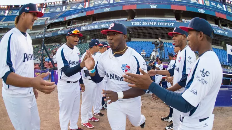 El equipo Sub-23 de Panamá durante su presentación previa al juego ante México