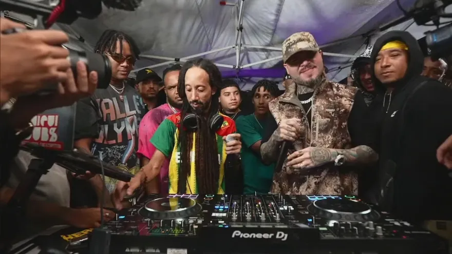 Farruko se presenta en la Live Season La Misión en la Plaza 5 de Mayo