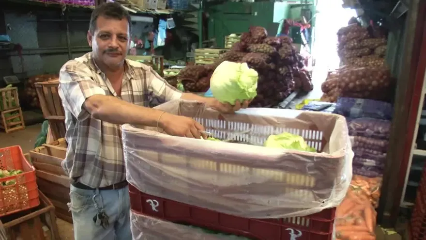 El Mercado de Abastos regresa a la normalidad tras paro de los productores