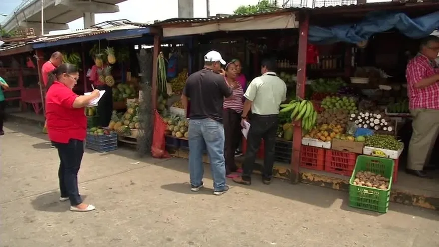 Autoridades hacen operativo a buhoneros extranjeros