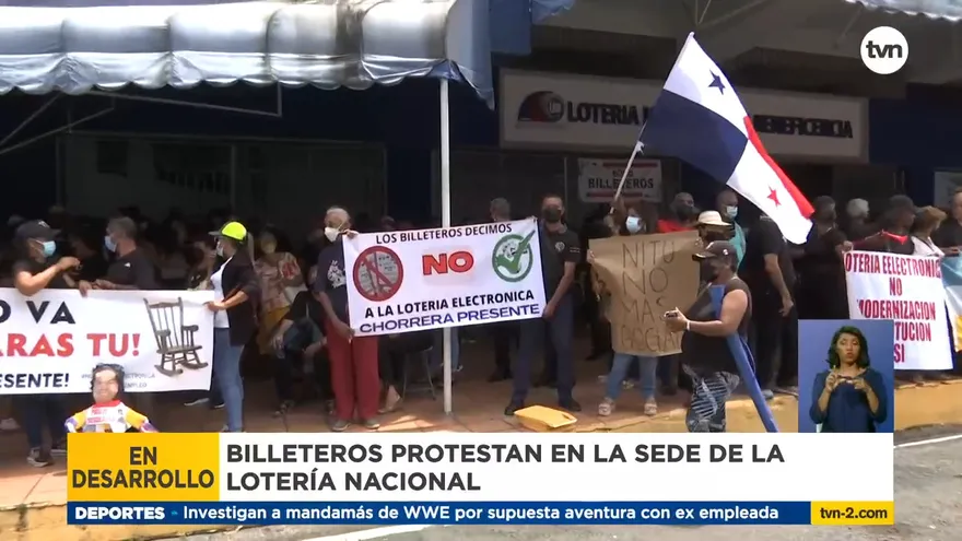 Billeteros protestan en la sede de la Lotería Nacional