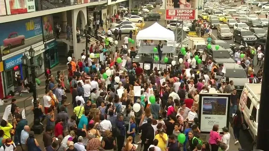 Organizaciones a favor de la Ley 61 se concentran en Vía España