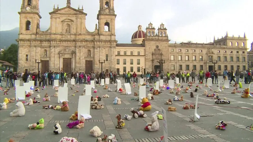 Juguetes y peluches contra abusos sexuales a niños en Colombia
