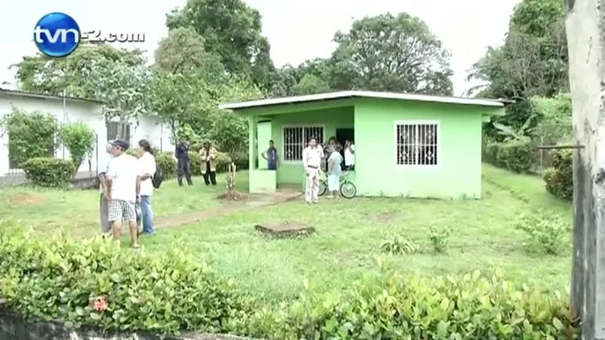 Enterraban a un difunto y se les incendió la casa