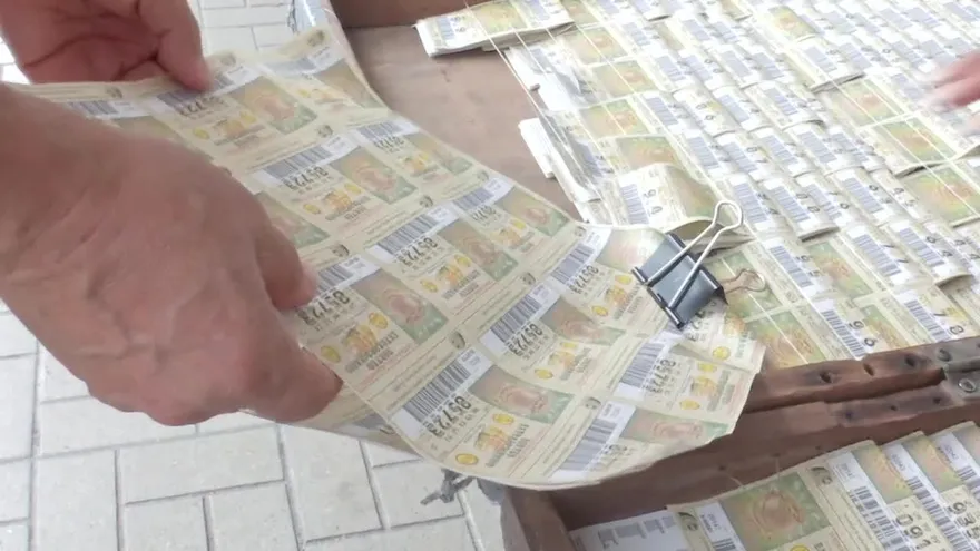 Panameños buscan la suerte en la lotería extraordinaria