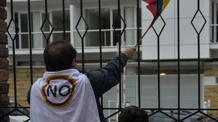 Colombianos rechazan el acuerdo por la paz en Colombia