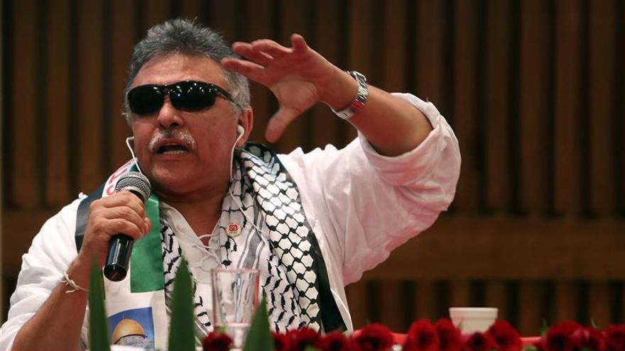 Foto archivo que muestra a Seusis Pausias Hernández Solarte, alias Jesús Santrich, hablando en una rueda de prensa.