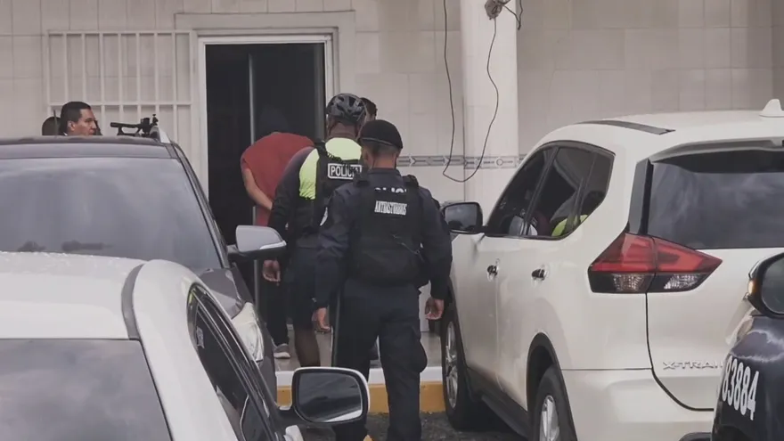 Momento en que el hombre es aprehendido y puesto a órdenes de las autoridades competentes