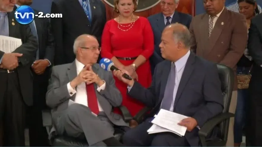 García de Paredes se justifica por acusaciones de Bernal