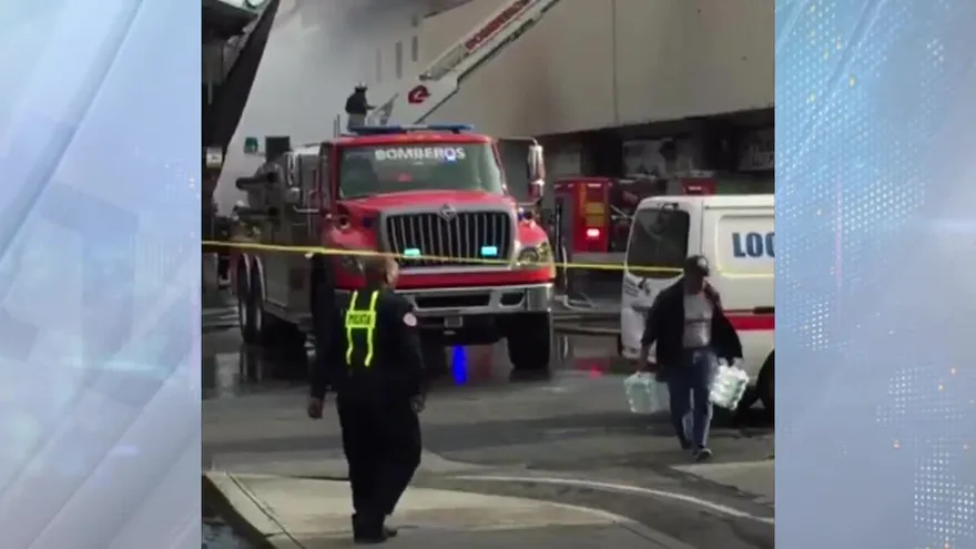 Locales comerciales afectados por incendio en Avenida B