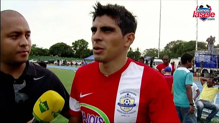 Juan Ramón Solís muestra su felicidad por el partido homenaje