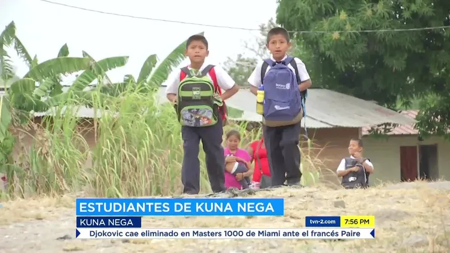 Estudiantes de Kuna Nega desafían las dificultades y asisten a clases