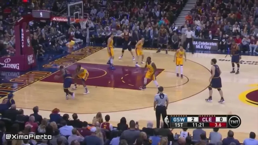 Los Warriors aplastaron 132-98 a los Cavaliers de LeBron