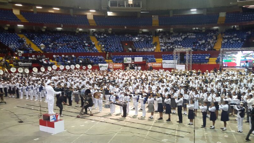 Varios colegios del país participan en festival de bandas de música