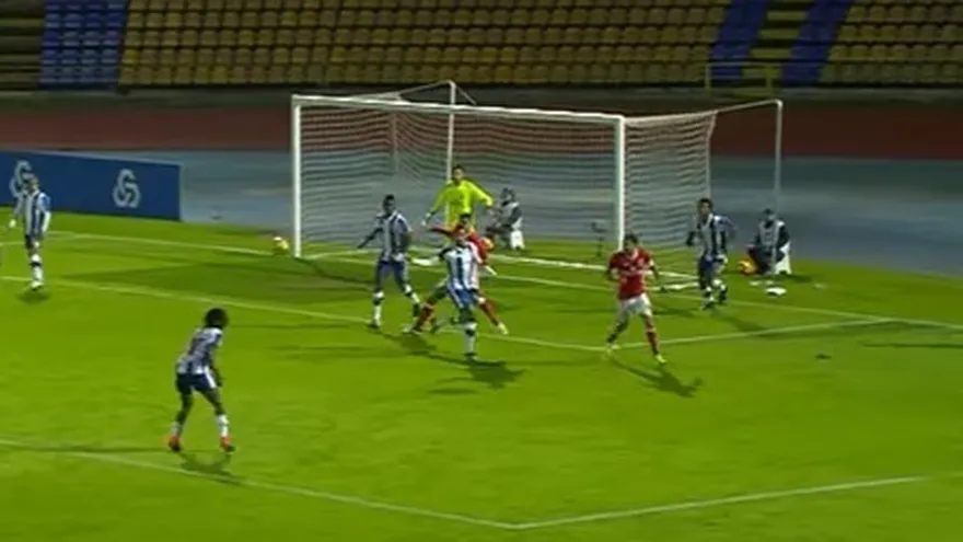 Ismael Díaz vio acción en el clásico entre Porto B vs Benfica B