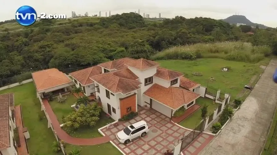 Piden investigar si lujosa casa en Albrook es de exministro