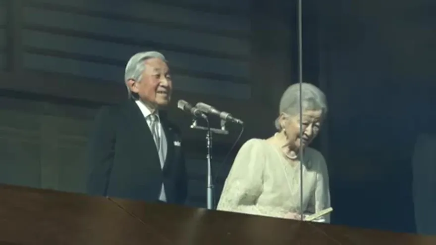 Japón aprueba la ley que permitirá abdicar al emperador Akihito