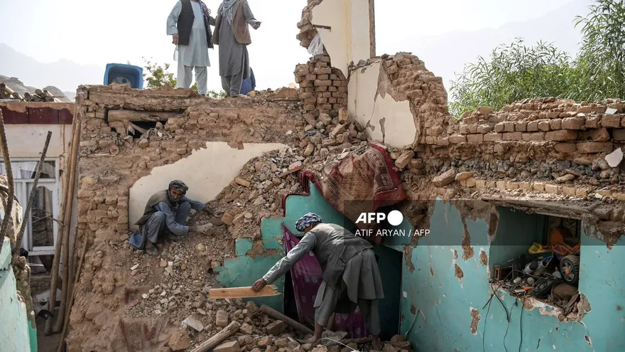 Casas derrumbadas tras terremoto en Afganistán