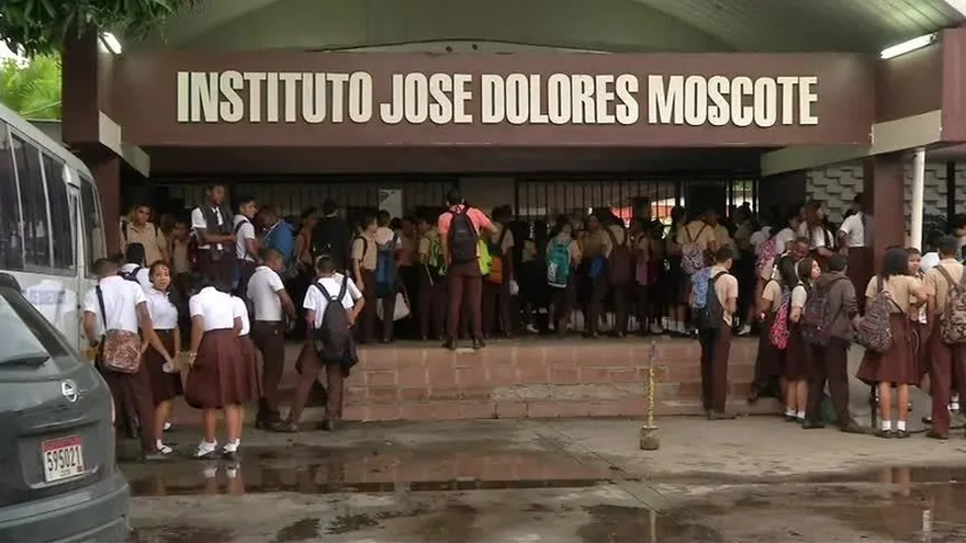 Quejas por mal estado de laboratorios en Colegio José Dolores Moscote