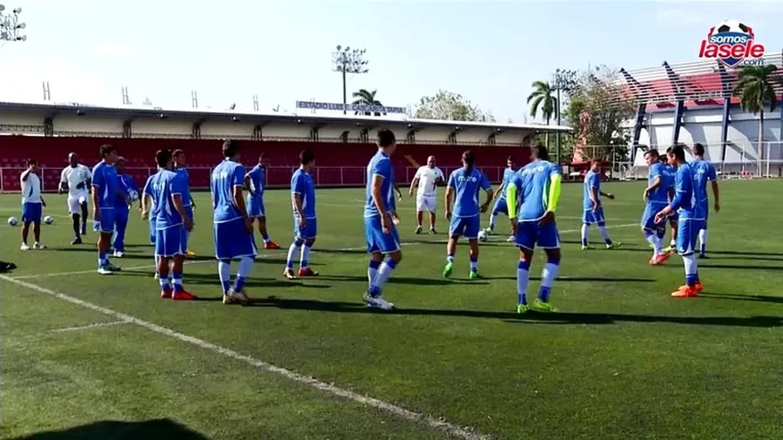 El Salvador se entrenó en el estadio 'Cascarita Tapia'