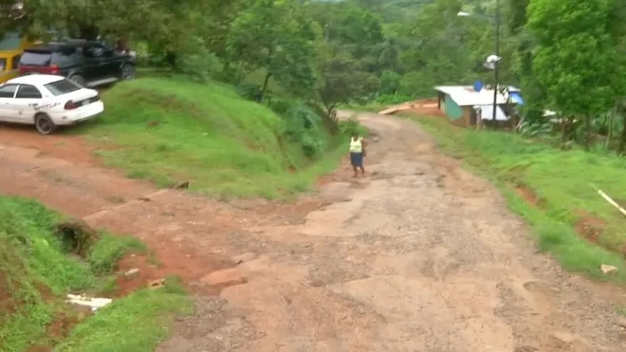 Cerro Azul sobrevive sin agua potable y pésimas calles