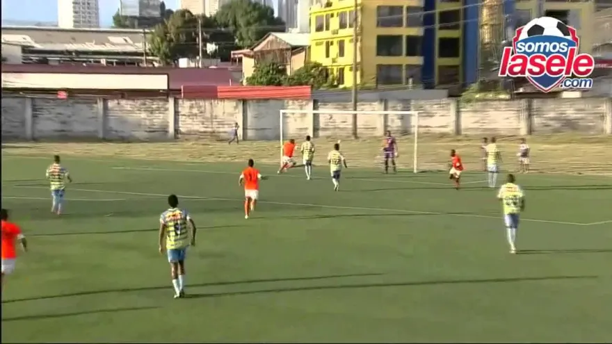 Gol de crack anotado por Delano Welch, mira lo parecido al gol de Ronaldinho en 2007