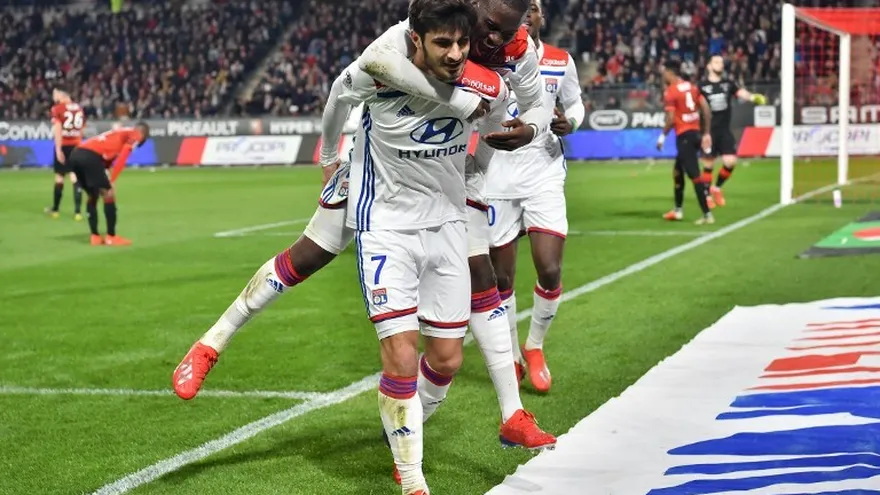 El Lyon derrota al Rennes y mete presión al Lille