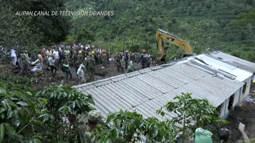Alud sobre escuela rural de Colombia deja tres niños muertos