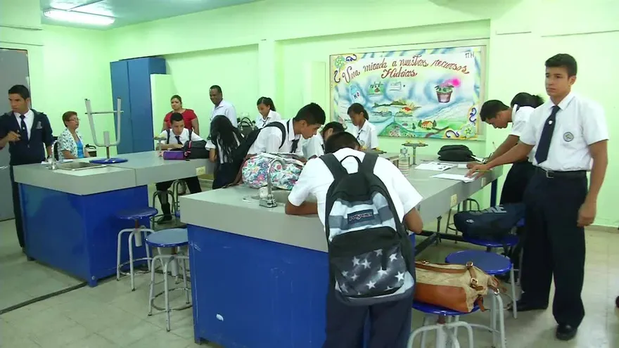 Varias escuelas con laboratorios científicos ineficientes