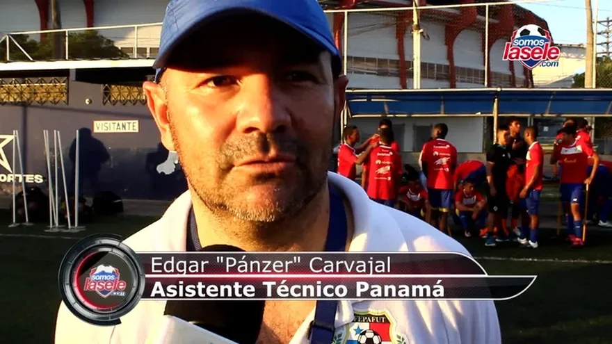 Edgar Carvajal apoyando a las categorías inferiores