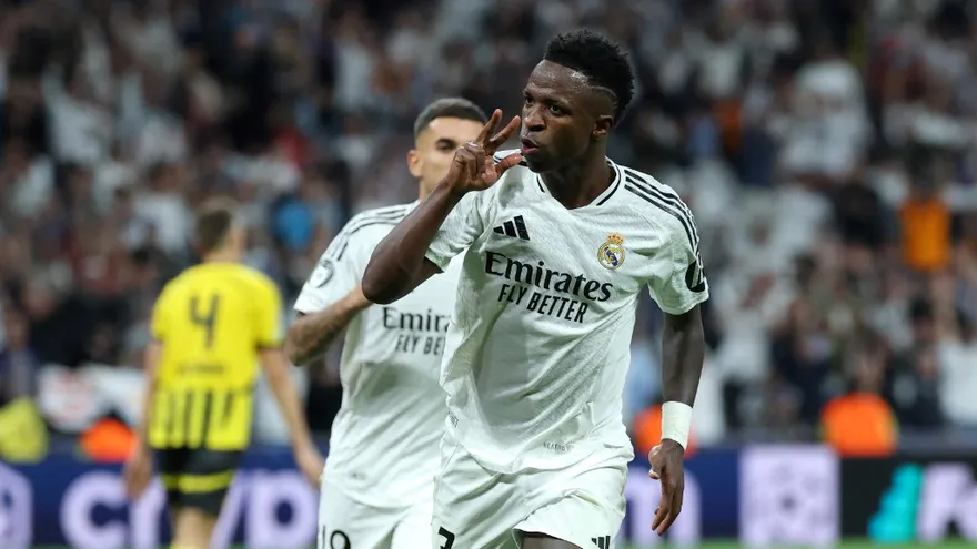 Vinicius celebra su triplete ante Borussia Dortmund en UEFA Champions League
