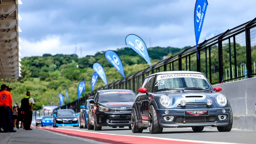 Vehículos listos para la competencia de Street Legal