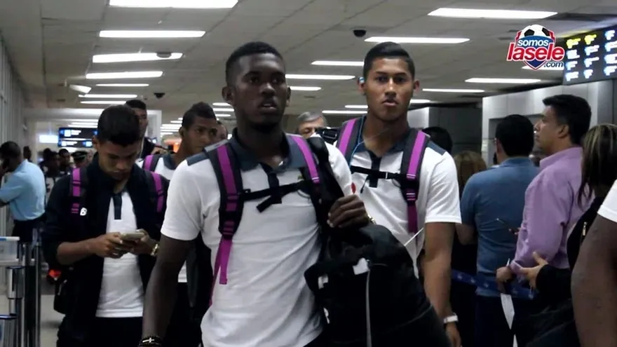 Llegada de la Sele Sub-20 y palabras de Leonardo Pipino